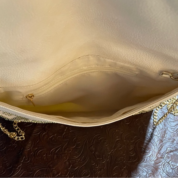 NWOT- Off White Gold Studded Fold Over Clutch w/ Long Chain Handle #H-20 - Picture 5 of 6